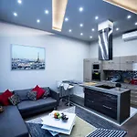 Luna Lux Residency